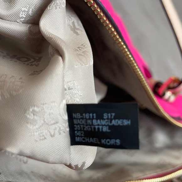 Michael Kors “Jet Set” Leather Tote - Picture 12 of 16